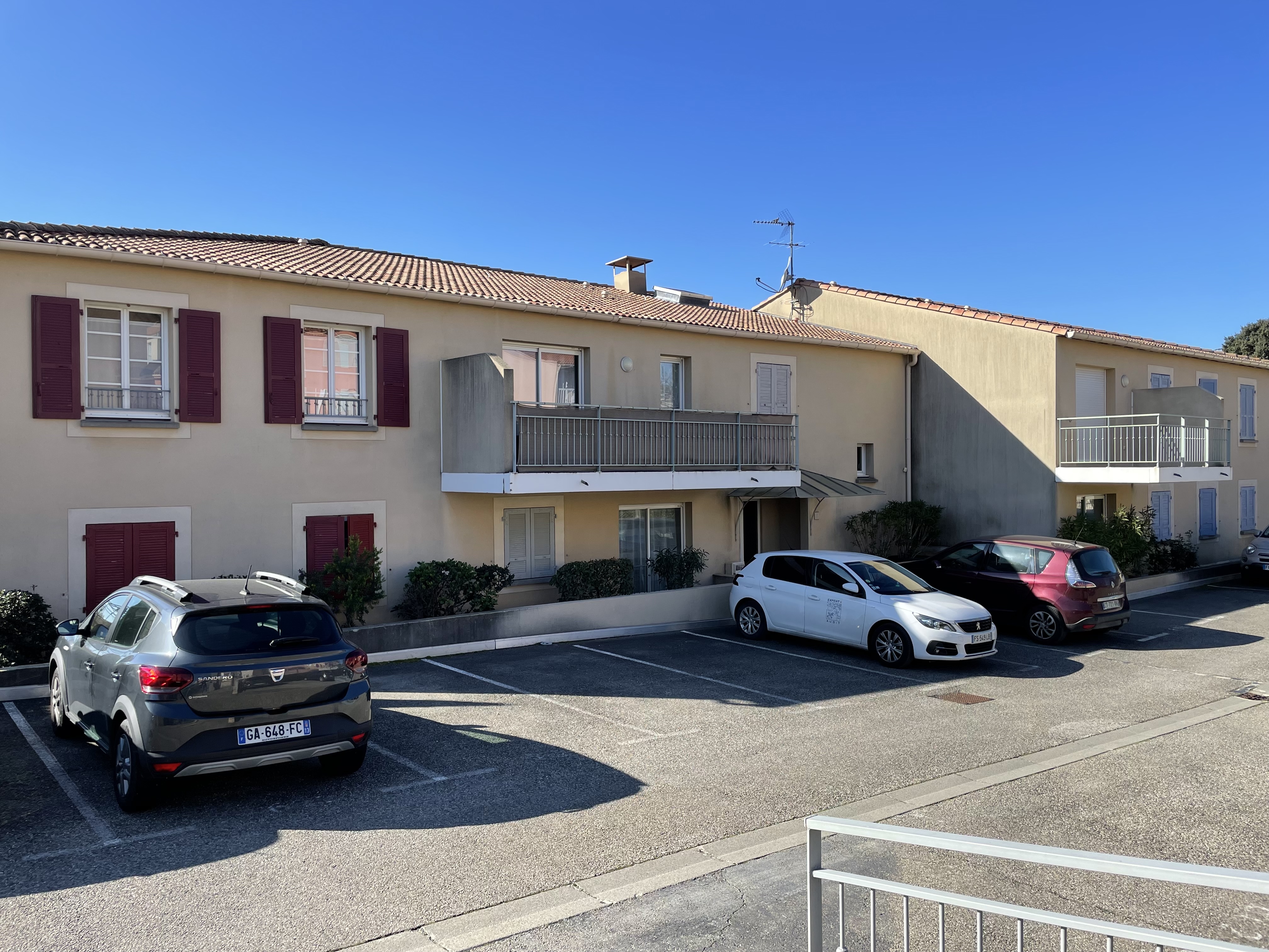 Photo 1 - Salon-de-Provence, Les Viougues, appartement 2 pièces avec terrasse et parking