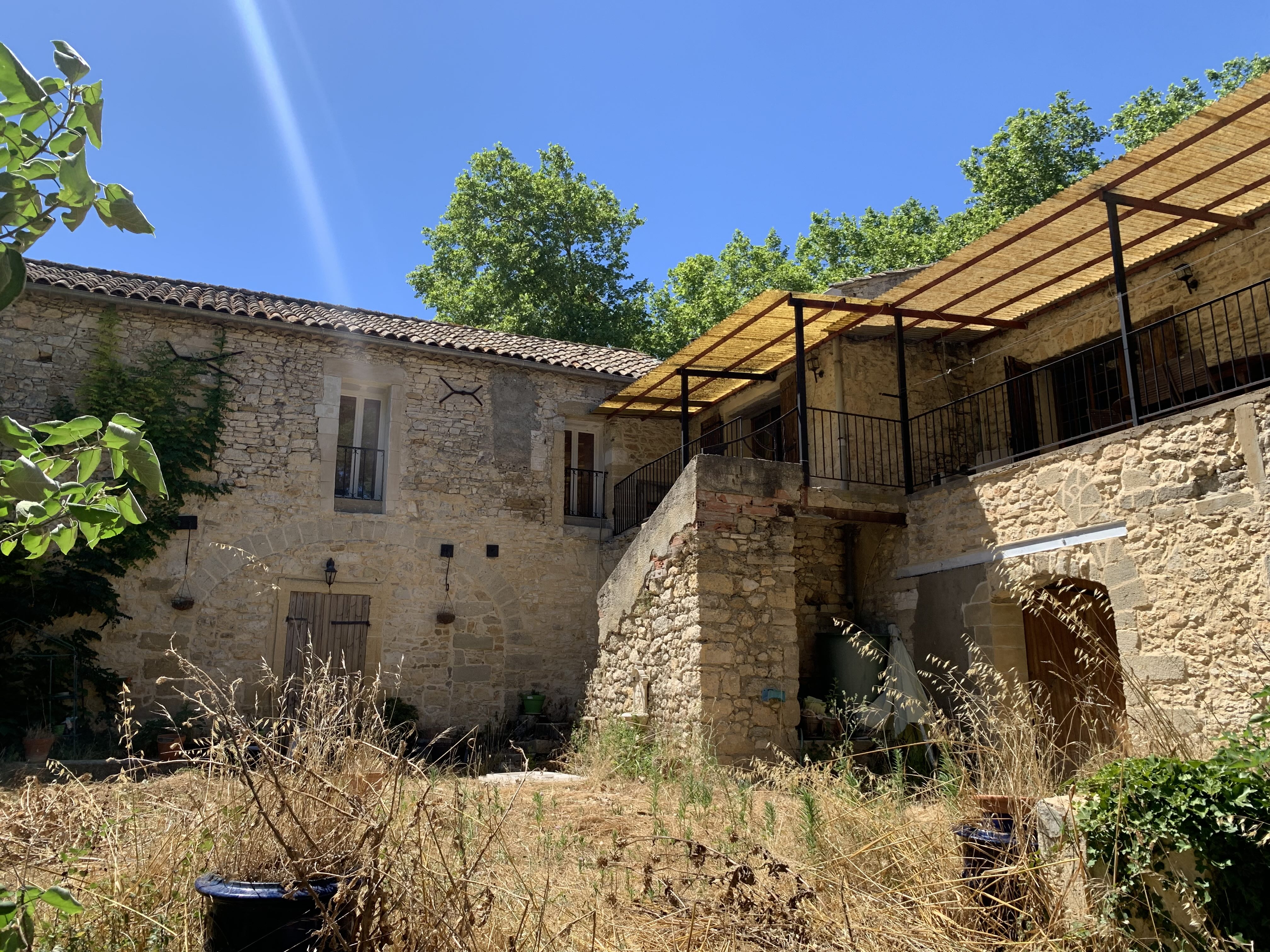 Photo 1 - Sainte-Anastasie, Mas provençal entièrement à rénover, fort potentiel